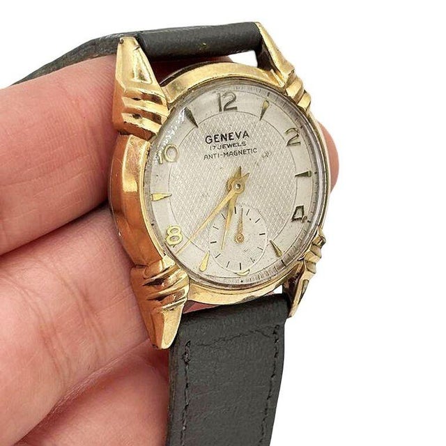 1970s 10k Geneva Sunburst Automatic Swiss Watch W/ Calfskin Band For Sale In Los Angeles - Image 6 of 11