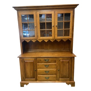 Ethan Allen Maple China Cabinet Circa 1776 Cupboard Seeded Glass For Sale