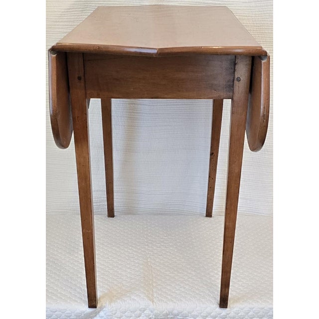 Early 19th Century Early 19th Century American Hepplewhite-Style Drop-Leaf Table For Sale - Image 5 of 7