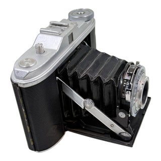 Vintage 1950s German Agfa Isolette Folding Camera With Agnar 85mm Lens - Display For Sale