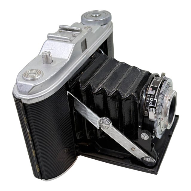 Vintage 1950s German Agfa Isolette Folding Camera With Agnar 85mm Lens - Display For Sale