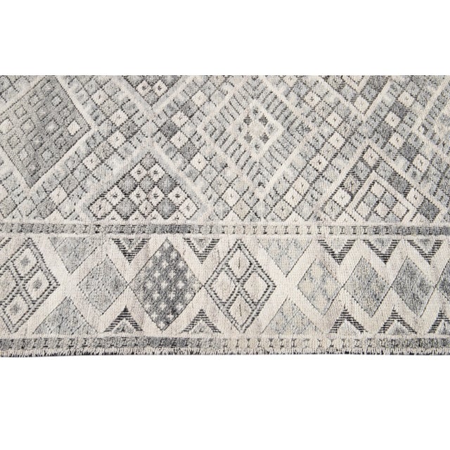 21st Century Modern Textured High Low Wool Rug For Sale In New York - Image 6 of 13