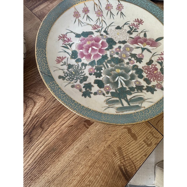 1970s Asian Ceramic Pink and Teal Plates With Gold Rims and Floral Accents For Sale - Image 4 of 8