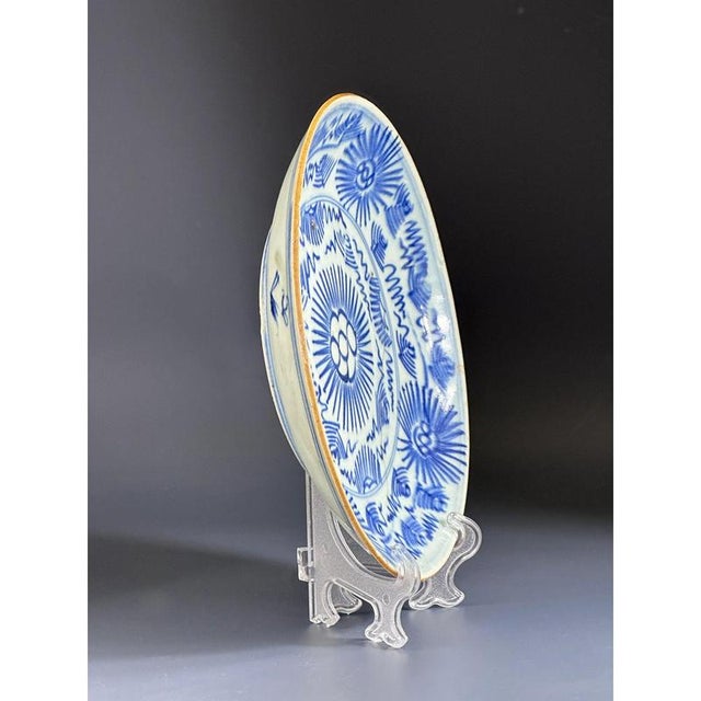 Chinese Blue and White Porcelain Plate with Stylised Floral Design, 18th Century For Sale - Image 3 of 10