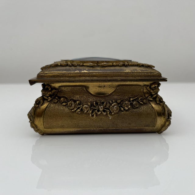 Gilt Bronze Box Portrait in Medallion attributed to De Mandre, France, 1900s For Sale - Image 3 of 18