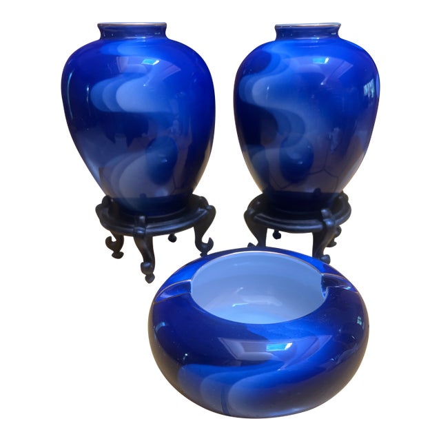 Pair of Cobalt Blue Jingdezhen Porcelain Vases With Matching Bowl – Mid-20th Century Chinese Export For Sale