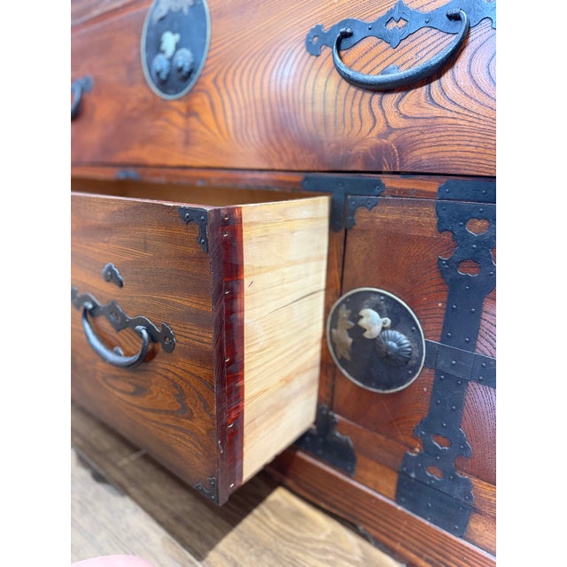 Antique Japanese Meiji Period Keyaki Two-Piece Stacking Tansu Chest With Hidden Drawers & Original Key For Sale - Image 9 of 15