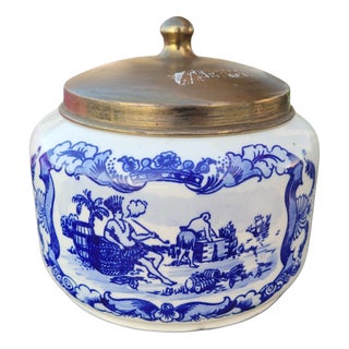 Hand-Painted Dutch Delft Blue Tobacco Jar & Humidor with Brass Lid from Goedewaagen, Gouda, 1930s For Sale