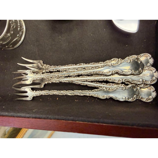 Gorham 1960s Gorham "Strasbourg" Sterling Silver Flatware Service for 8 With Fitted Mahogany Chest - 95 Pieces For Sale - Image 4 of 12