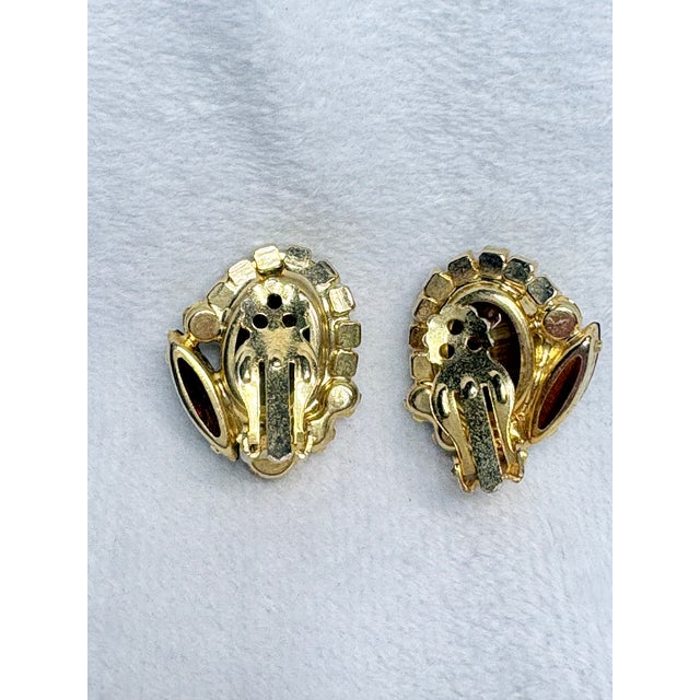 1960s Juliana D&E Sunburst Brooch & Matching Earrings • Chalk White/Topaz Book Set, 3 Pieces For Sale In Salt Lake City - Image 6 of 9