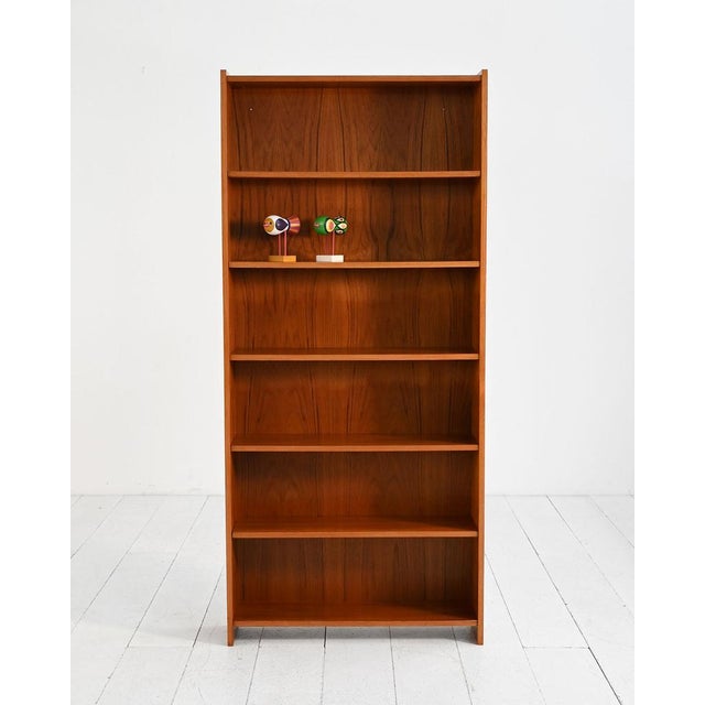 Teak bookcase with six shelves, manufactured by Egons Möbler AB, Sweden. Scandinavian teak bookcase manufactured in the...