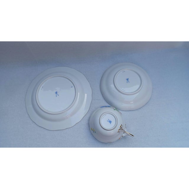 1970s Vintage Porcelain Coffee & Tea Trio Set with Hand-Painted Blue Anemone from Meissen , 1970, Set of 3 For Sale - Image 5 of 10