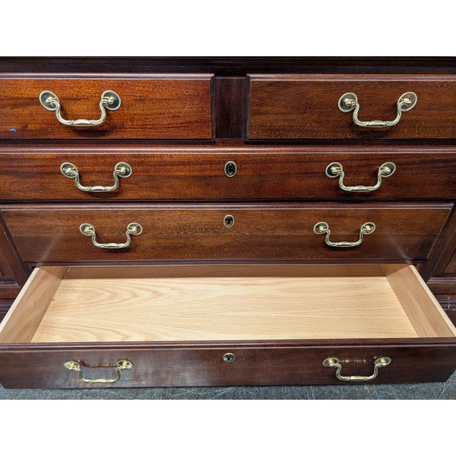 1980s Thomasville Georgian Style Large Mahogany China Display Breakfront For Sale - Image 10 of 15