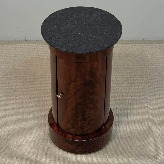 Early 19th Century French Empire to Louis Philippe Mahogany Marble Top Cabinet ~ Pedestal For Sale - Image 17 of 18