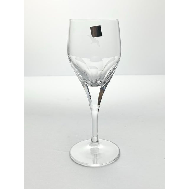 Hoya “Metaphor” Pair of Crystal Wine Glasses, Bird or Seagull Motif - a Pair For Sale - Image 4 of 7
