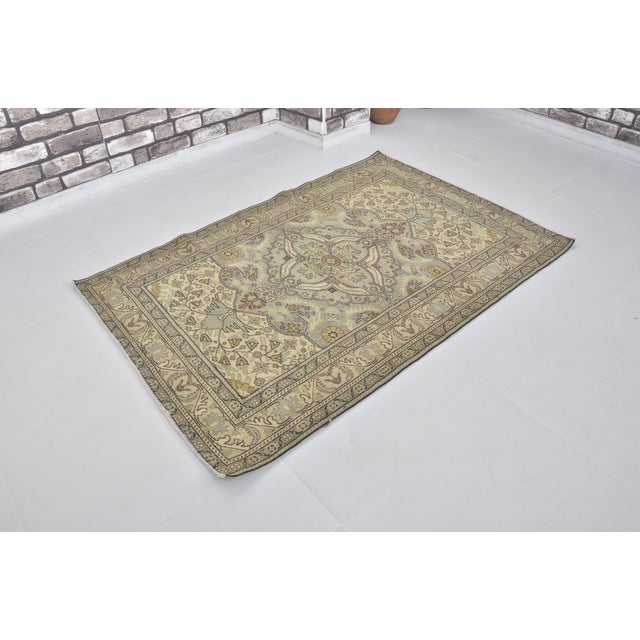 1960s Turkish Floral Handknotted Rug For Sale In Phoenix - Image 6 of 10