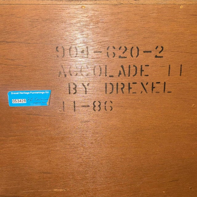 1980s Vintage Drexel Heritage Campaign Nightstand / Side Table in Walnut and Brass – Accolade Collection⚡️ For Sale - Image 11 of 11