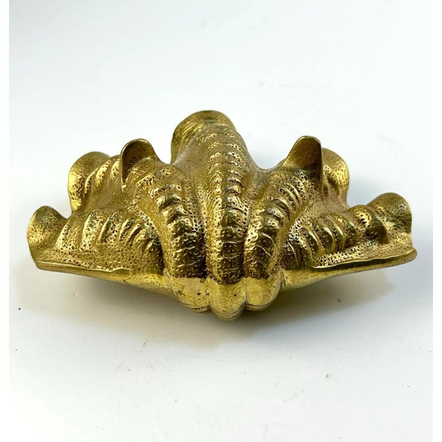 Brass Vintage Brass Clamshell Dish – Hollywood Regency Seashell Catchall Bowl For Sale - Image 8 of 11