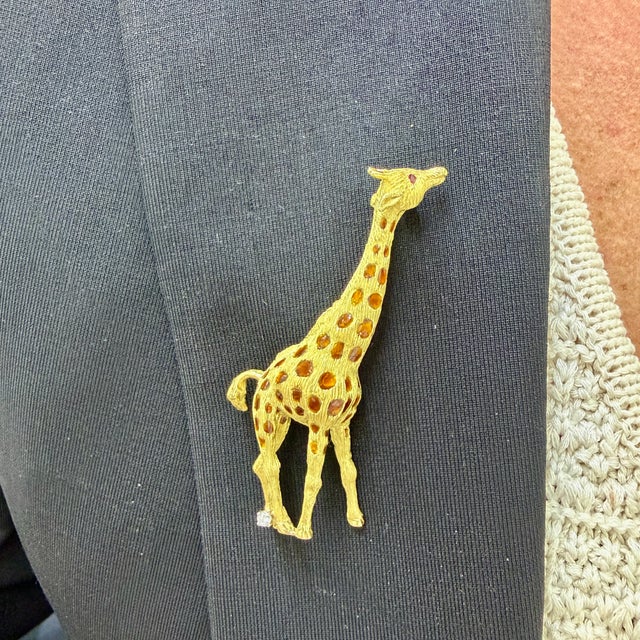 Gold Vintage 18k Yellow Gold Brown Enamel Ruby Eyes Diamond Leg Giraffe Pin Brooch For Sale - Image 8 of 8