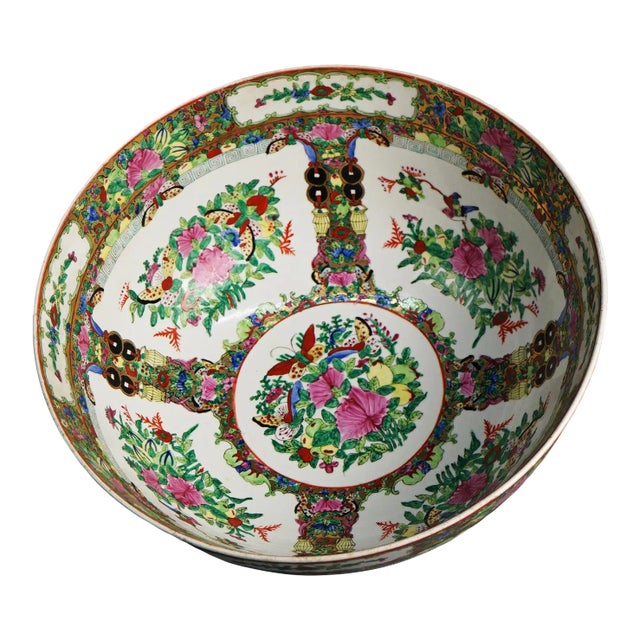 Early 20th Century Antique Large Chinese Rose Medallion Porcelain Wash Bowl with Garden Scene For Sale