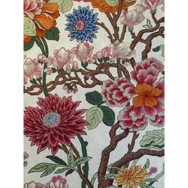 Traditional Gp & J Baker Magnolia Cream/Blue Fabric r1351.4 Baker Originals Collection 5 Yards For Sale - Image 3 of 7