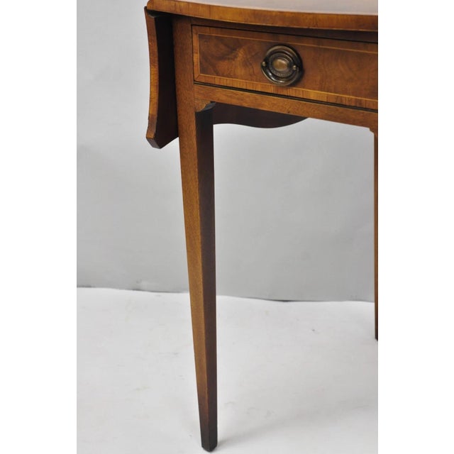Vintage Baker Hepplewhite Style Mahogany Pembroke Dropleaf Lamp Side Table For Sale - Image 15 of 17