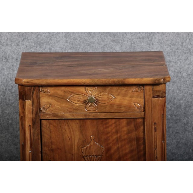 Late 18th Century Antique Side Table in Walnut, 1780 For Sale - Image 5 of 18