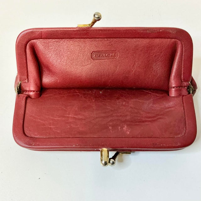 1990s 1996 Vintage Boho Chic Coach Red Leather Coin Purse Wallet, 2 Compartments. For Sale - Image 5 of 8