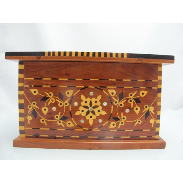 Moroccan Thuya Burl Wood Marquetry Mother of Pearl Inlaid Jewelry Lock Box For Sale In Portland, OR - Image 6 of 11