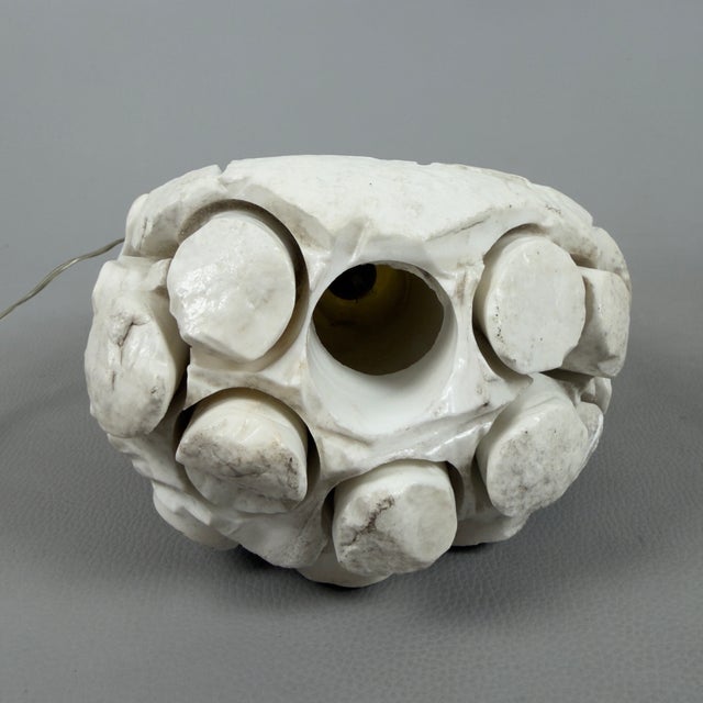 Stone Sculptural Abstract Face Table Lamp in Marble, 20th Century For Sale - Image 7 of 15