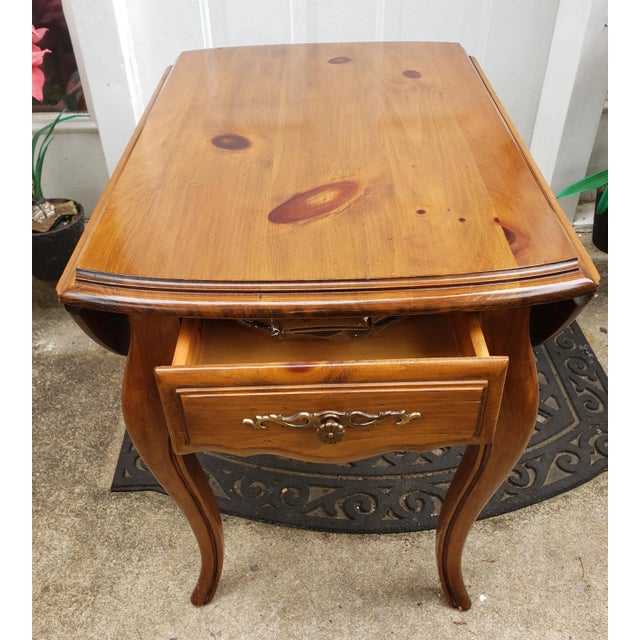 Ethan Allen Georgian court solid pinr drop leaf side table. Finish. Very good vintage furniture condition, Normal age...