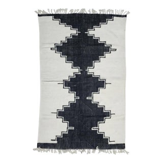 Black and White Flatwoven Rug - 9.7 X 6.4 Ft For Sale