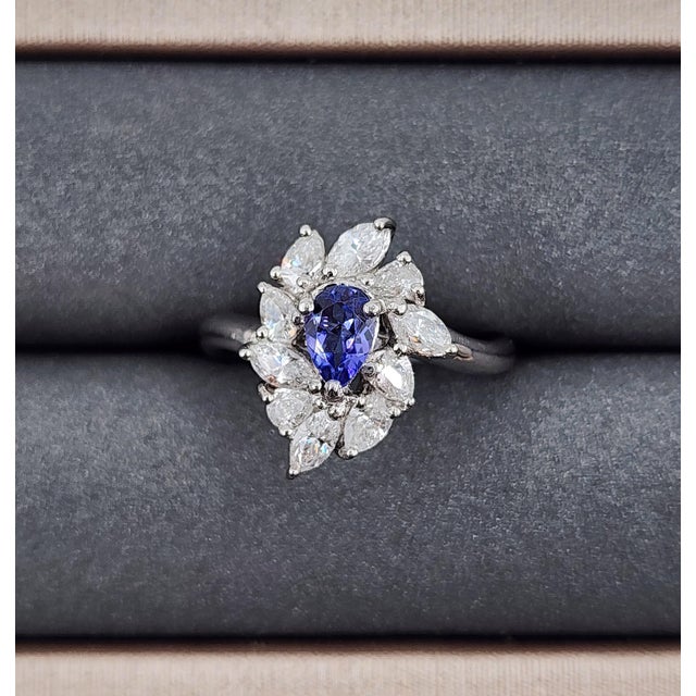 1.85 Ct Tanzanite & Diamond Ring Size 6.75 For Sale - Image 4 of 10