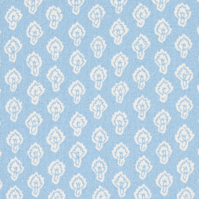Contemporary Sample - Schumacher x Mark D. Sikes Hyacinth Indoor/Outdoor Fabric in China Blue For Sale - Image 3 of 6
