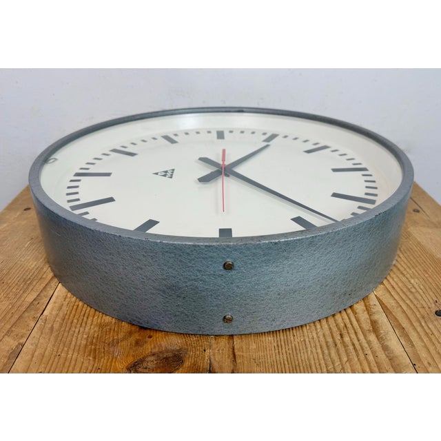Large Industrial Grey Factory Wall Clock from Pragotron, 1960s For Sale - Image 12 of 17
