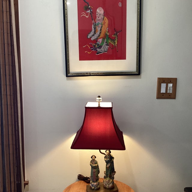Mid 20th Century Chinoiserie Porcelain Figural Table Lamp on Brass Base in Famille Rose Palette For Sale - Image 11 of 12