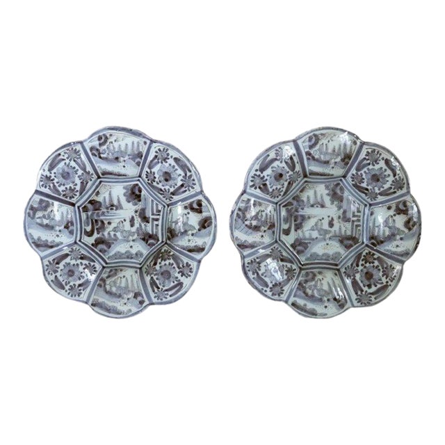 18th Century German Frankfurt Faience Blue and White Lobed Plates (Buckelplattes) - a Pair For Sale