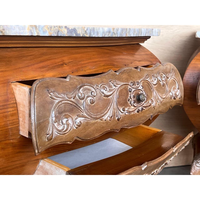 Early 20th Century Pair of Bombé Carved Nightstands with three Drawers and Marble Top, Mariano Garcia For Sale - Image 13 of 18