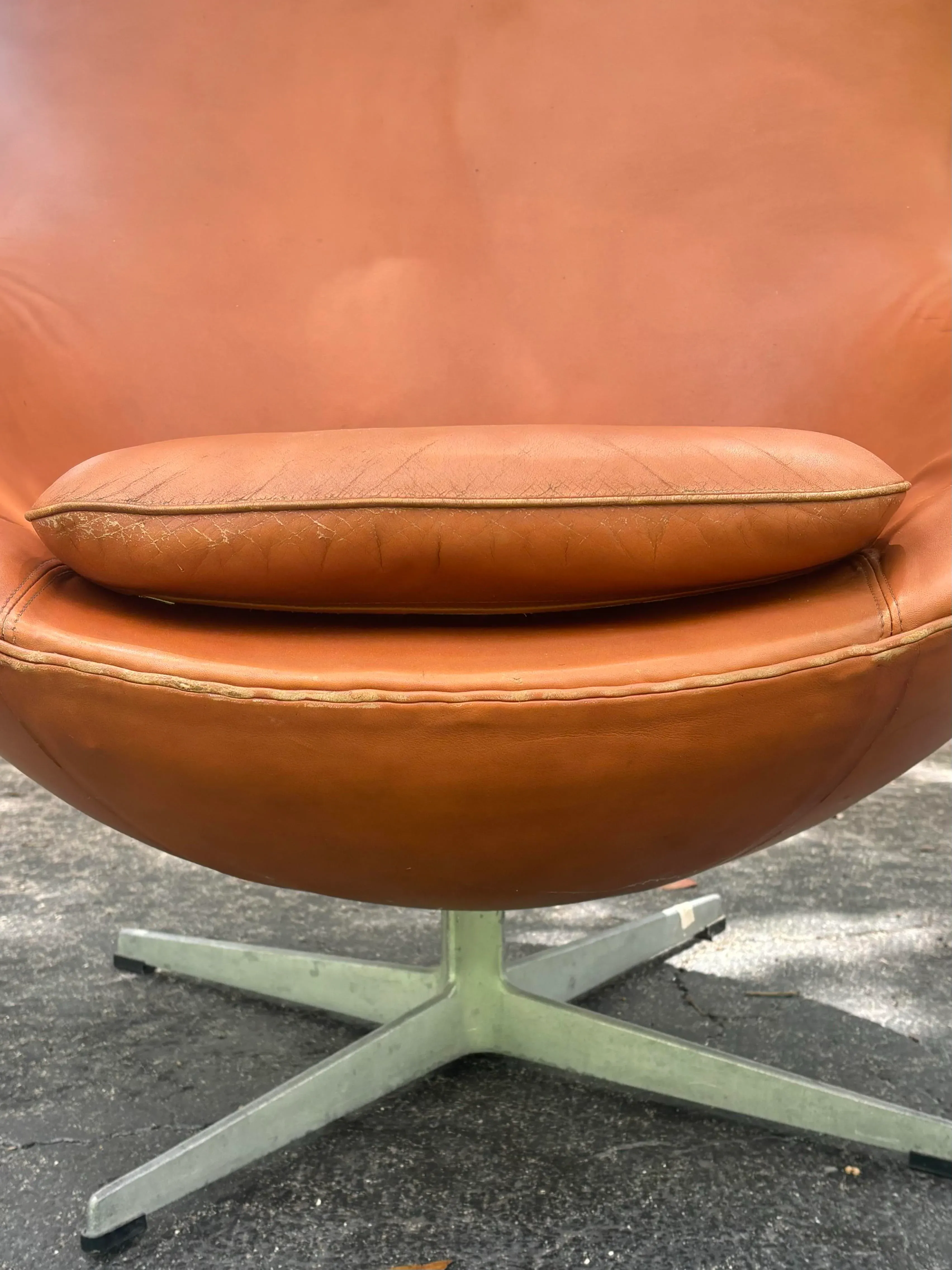 1960s Arne Jacobsen Egg Chair for Fritz Hansen | Chairish