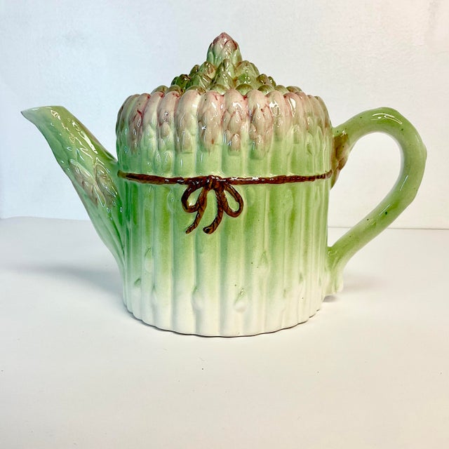 Asparagus 1970s Vintage Boho Chic Hollywood Regency Trompe L’Oeil Asparagus Tea Pot. For Sale - Image 8 of 9