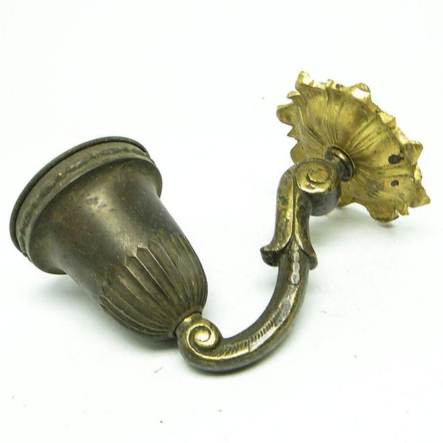 The Art Nouveau wall lamp comes from the beginning of the 20th century. It is in good condition and has a delicate patina....