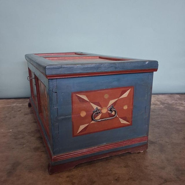 Antique Farmers Chest with Floral Folk Painting, 1800s For Sale - Image 3 of 18