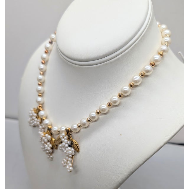 Modern Vintage 1980s Signed Valentino Faux-Pearl Grape Cluster Necklace For Sale - Image 3 of 7