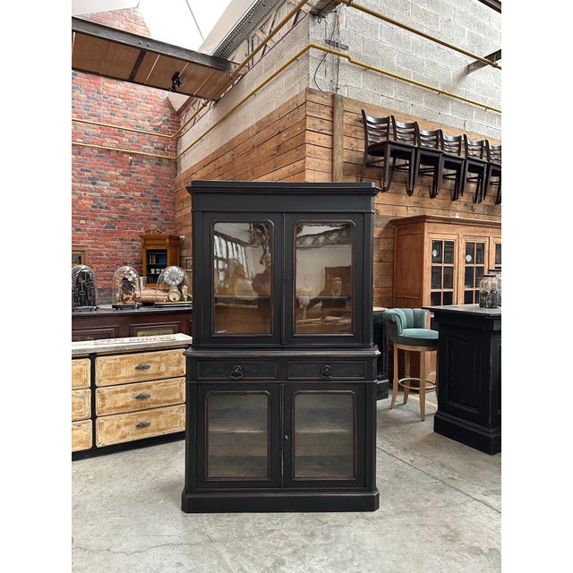 This antique display cabinet dating from the late 19th century has been completely restored. The upper section consists of...