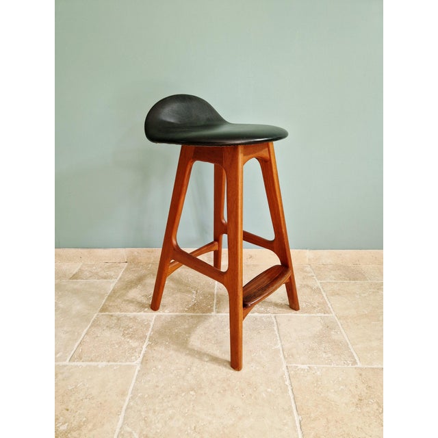 High stool in solid teak, rosewood footrest, and black faux leather seat, model OD61, designed by Erik Buch for the Danish...
