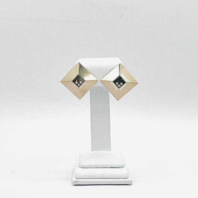 Modern Estate Chopard Floating Round Diamond Ring Earring & Pendant Set in 18k Gold For Sale - Image 3 of 8