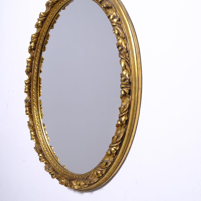 Large Oval Mirror in Gilded and Carved Wood, Late 1900s For Sale - Image 9 of 13