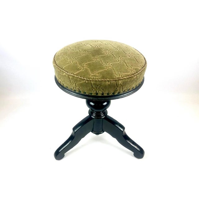 Antique Swivel Piano Stool, 1900s, in Very Good conditions. Designed 1890 to 1919