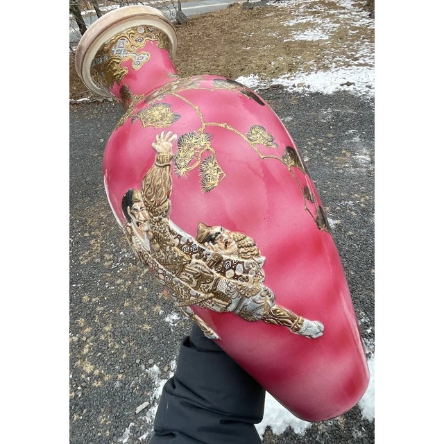 18" Fine & Large Antique Pink Satsuma Deep Relief Warrior Vase Meiji Era 19th C. For Sale - Image 6 of 18