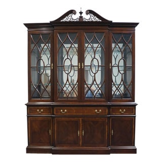 Pennsylvania House Banded Mahogany Traditional Chippendale Style 71" Breakfront Lighted Display China Cabinet 13-3607 For Sale